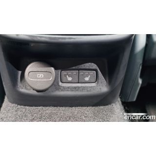 989023