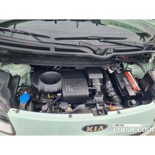 704098