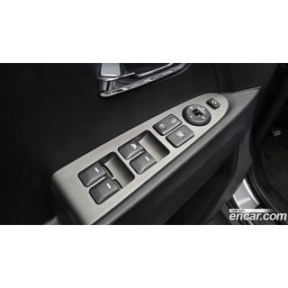979332