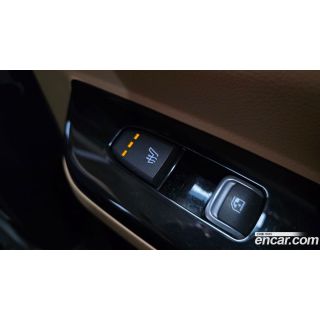 673300
