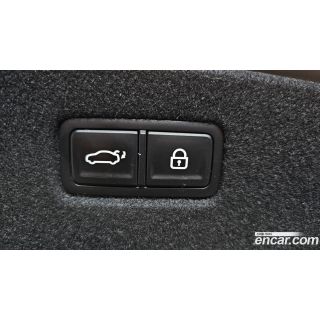 811704