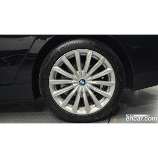 389805