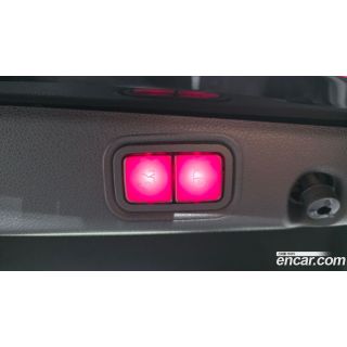 738247