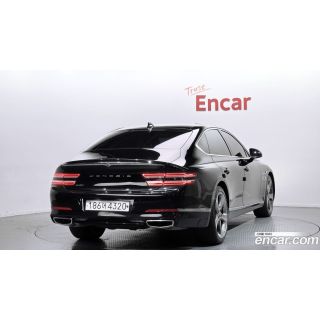 891131