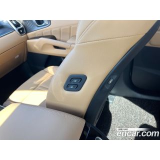 983637