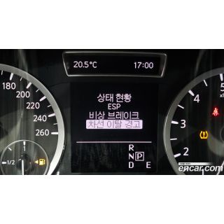 907657
