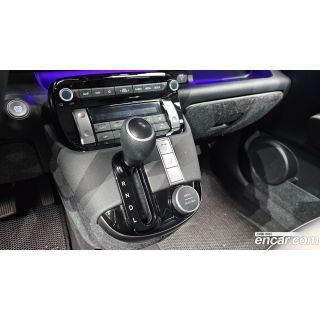 572739