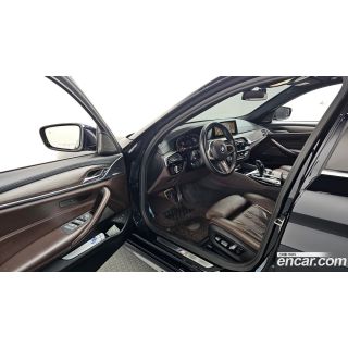 599890