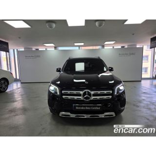 568527