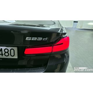 284431