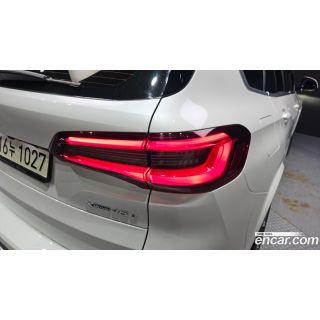 898703