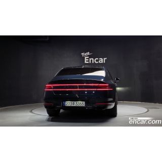 897683