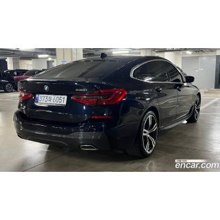 563712