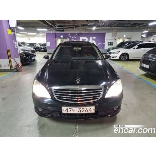 525629