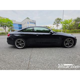 977157