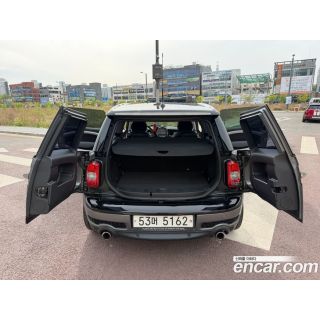 299820