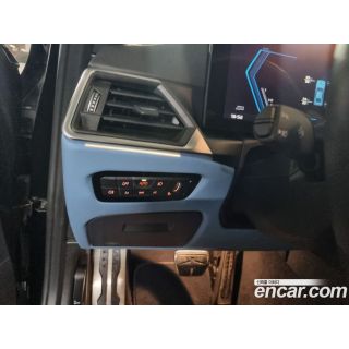 898085