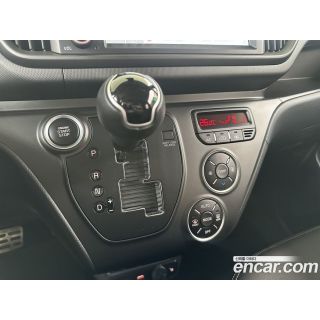 569879