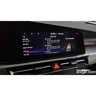 902743