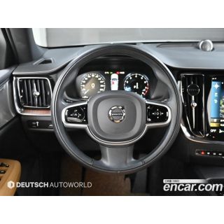 323093