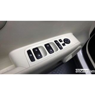 742796