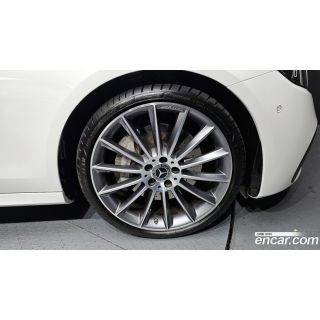 979716