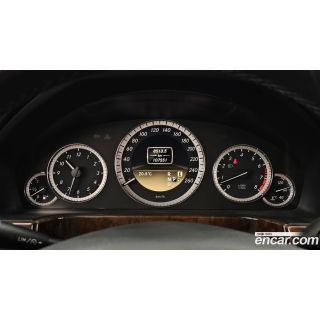 304911
