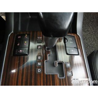 890880