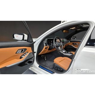 599884