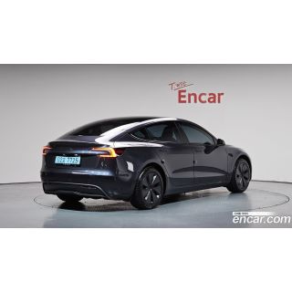 890857
