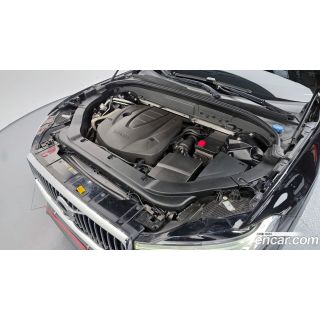 956598