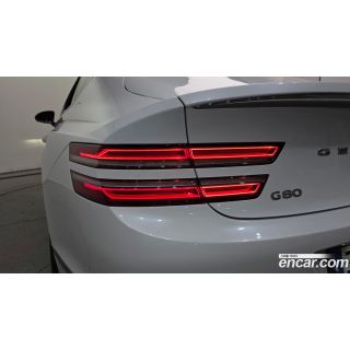 733608