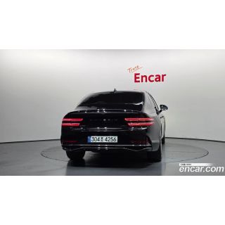 819370