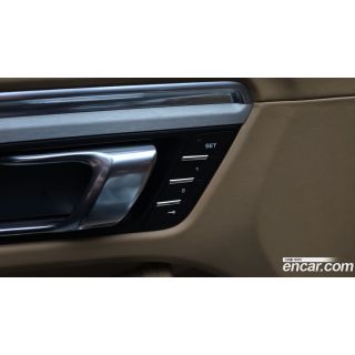 967723