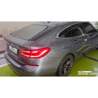 973672