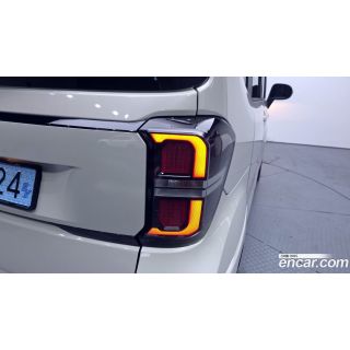 704282