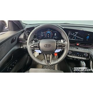 568884