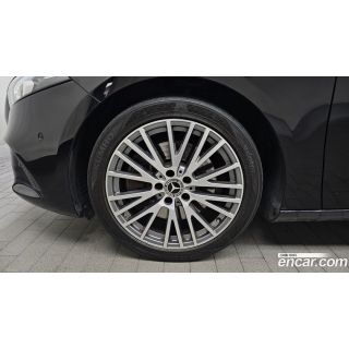 895940