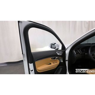 563739