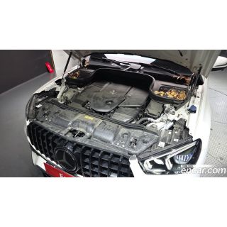 975986