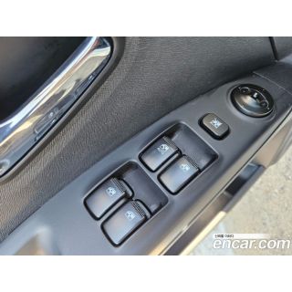 979637