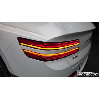 943020