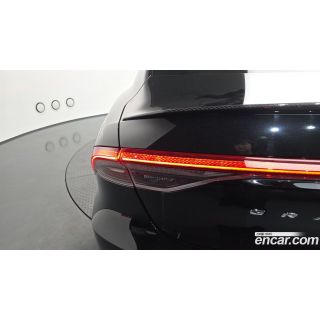 427023