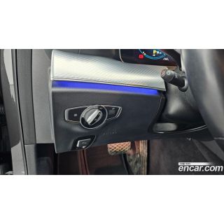 878372