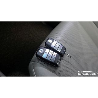 911529