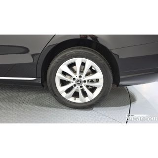 883760
