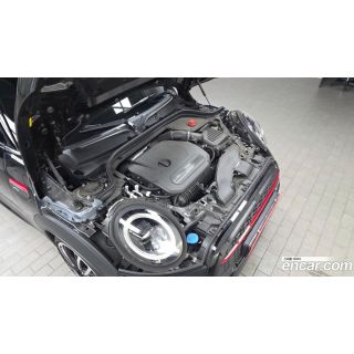 496025