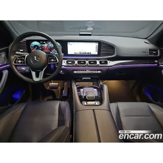 421136
