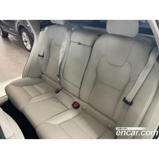 985592