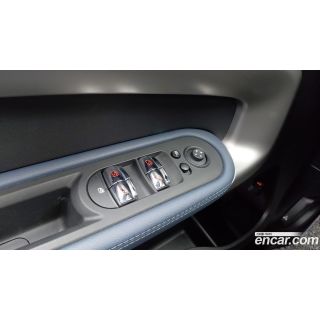 323099